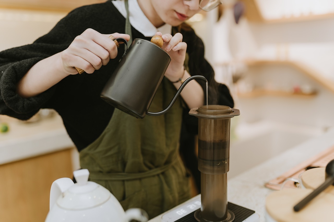 barista-coffee-preparation-6197867-1.jpg